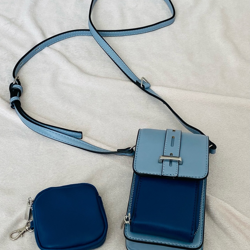 Mini Crossbody/Phone Case Bag and coin purse in Beautiful 2/Tone Blue color. EUC